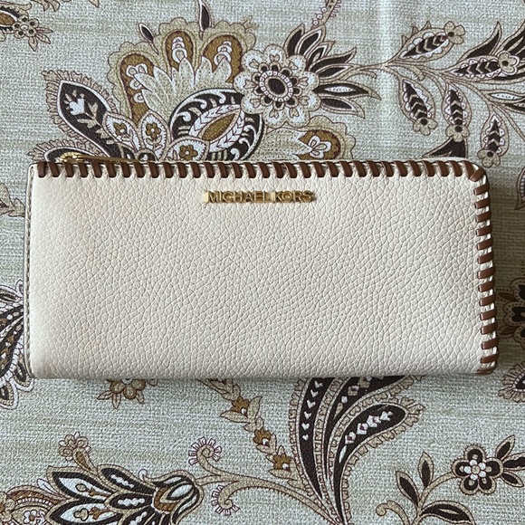 MICHAEL KORS Jet Set Travel Leather Gold-Tone Hardware Quarter Zip Wallet NWT - Picture 3 of 15